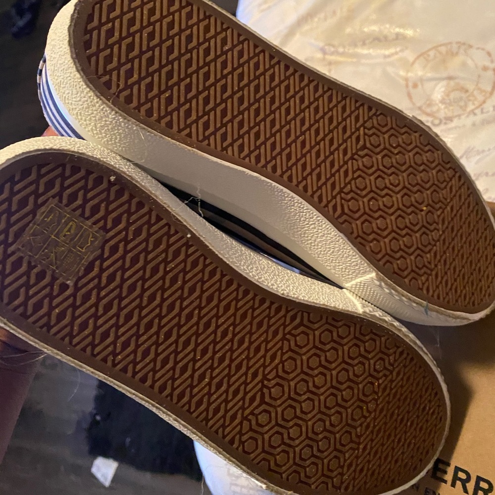 Burberry shoes - Picture 2 of 4